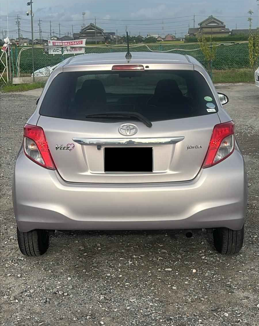 
								Toyota Vitz 2012 full									