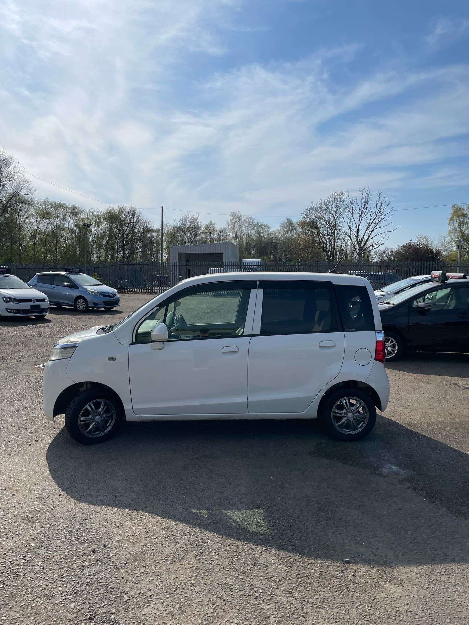 
								Honda Life 2012 White Auto. full									