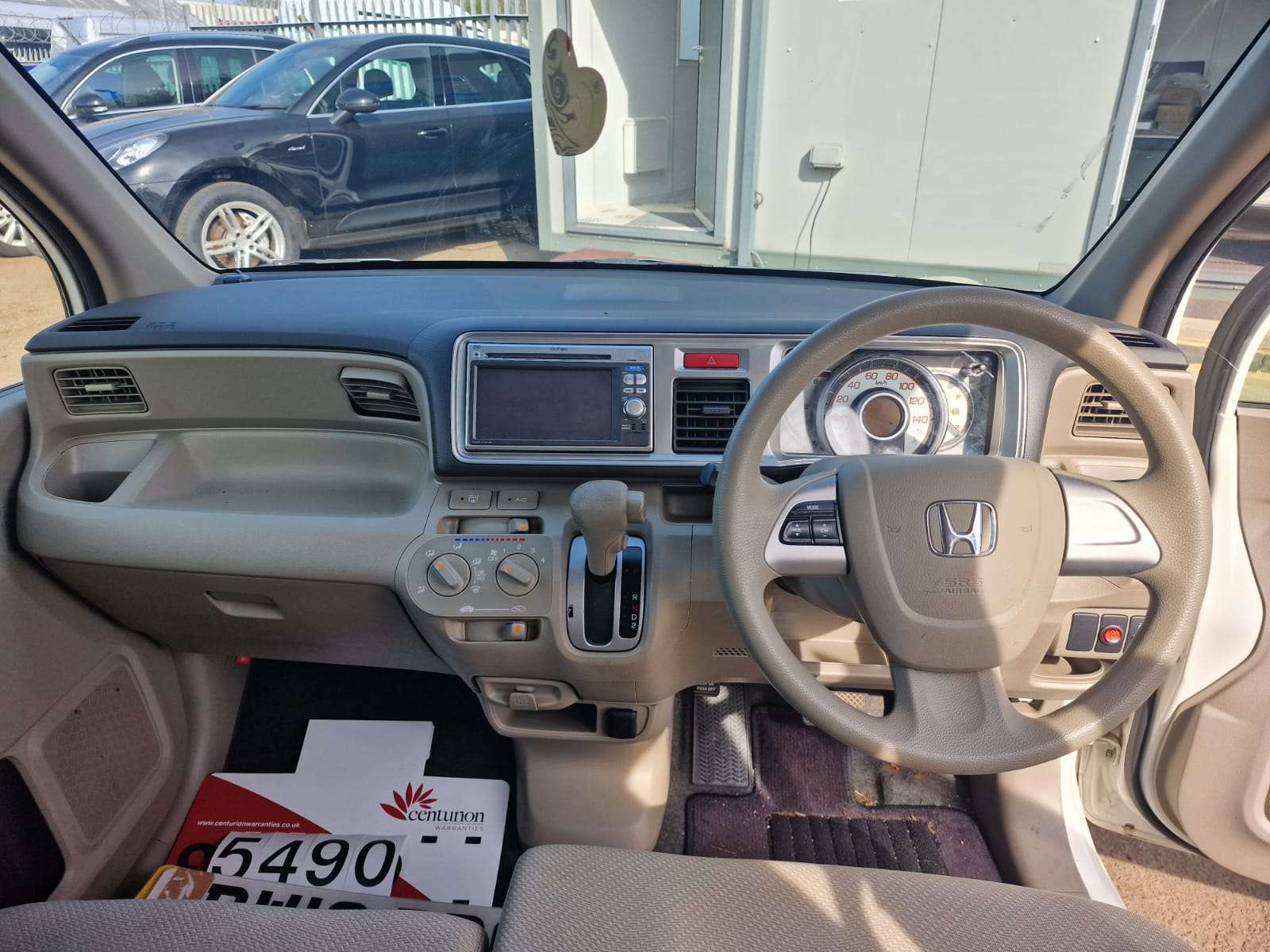 
								Honda Life 2012 White Auto. full									