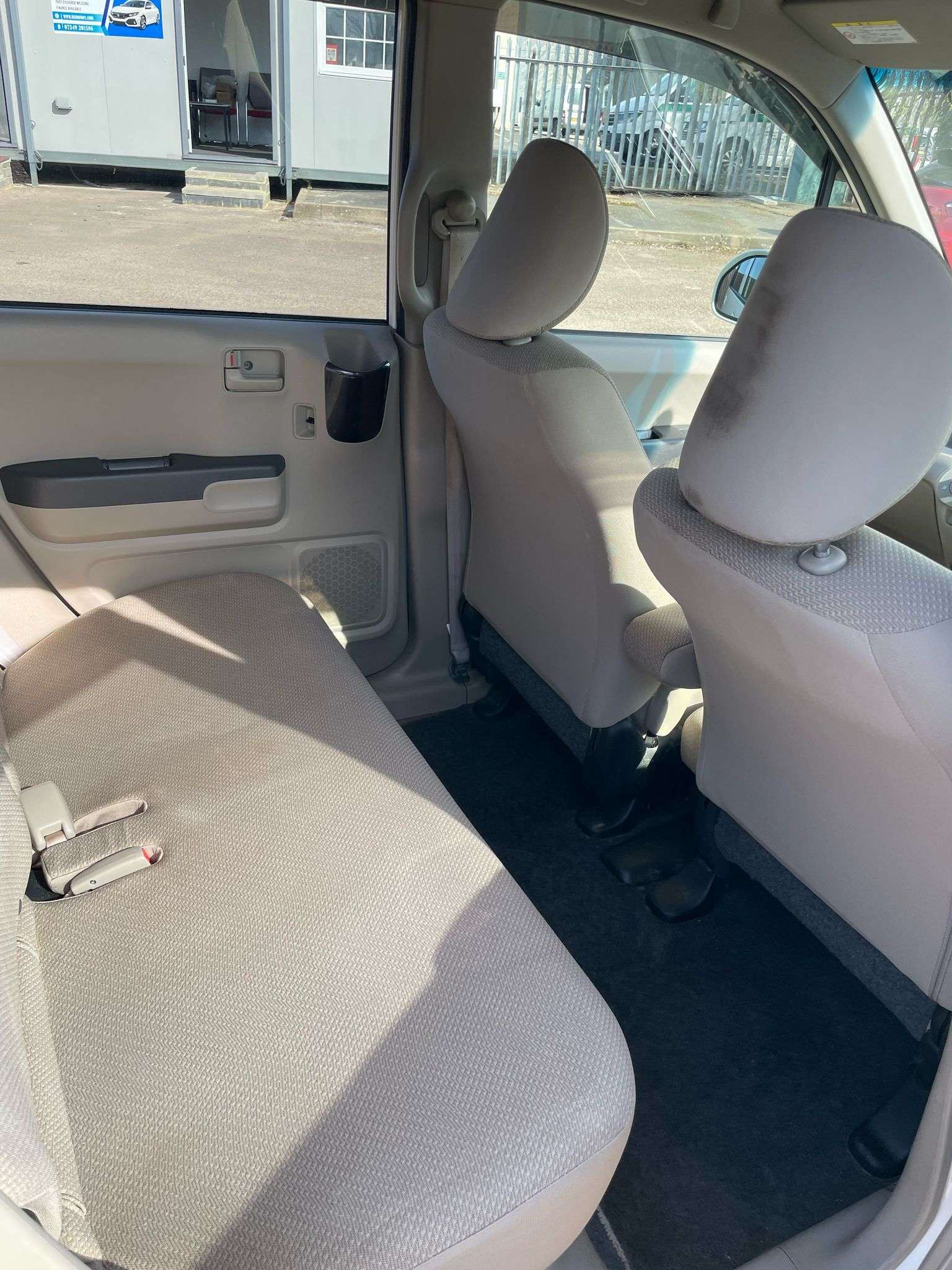 
								Honda Life 2012 White Auto. full									