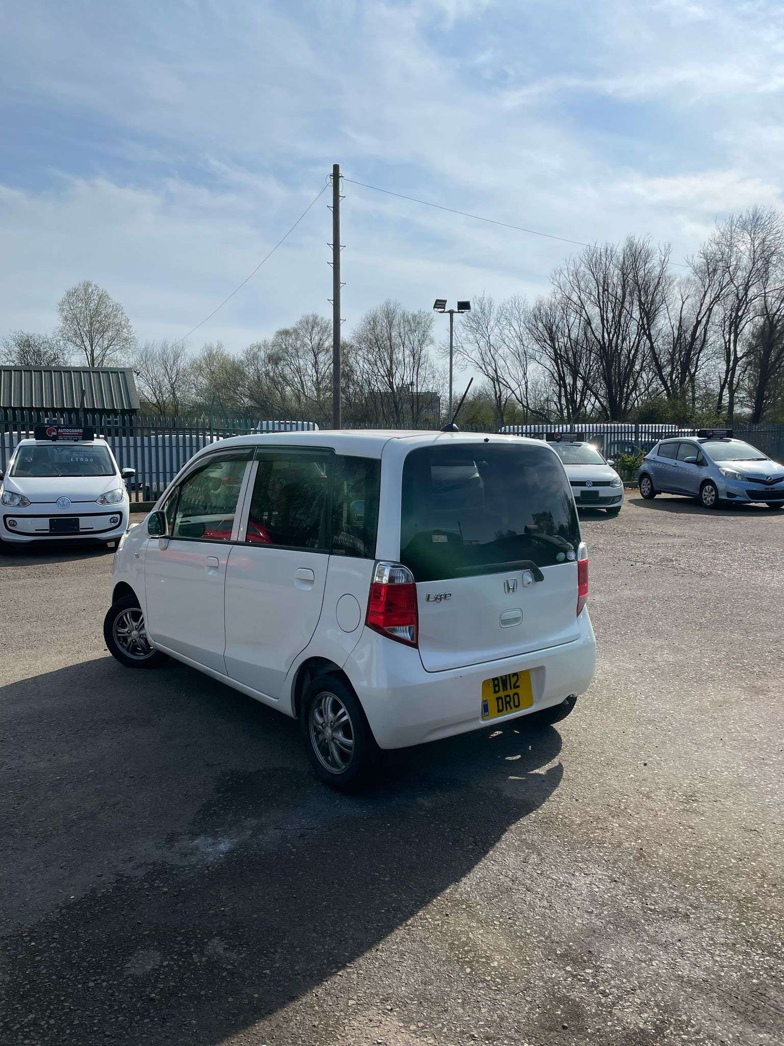 
								Honda Life 2012 White Auto. full									