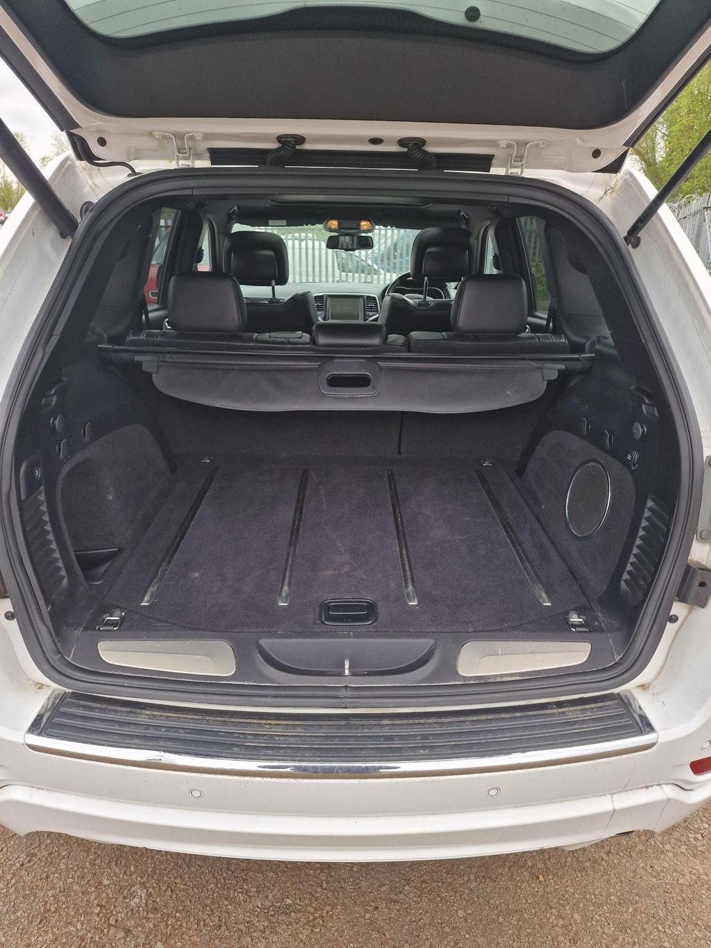 
								Jeep Grand Cherokee 2015 Auto White full									