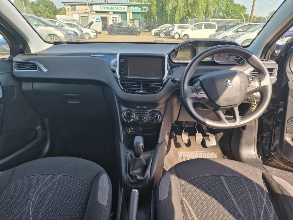 
								Peugeot 208 2013 1.2L Manual Black full									