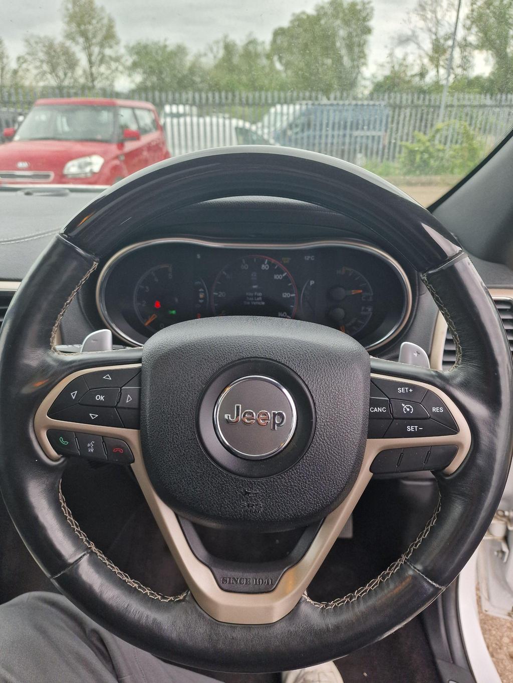 
								Jeep Grand Cherokee 2015 Auto White full									