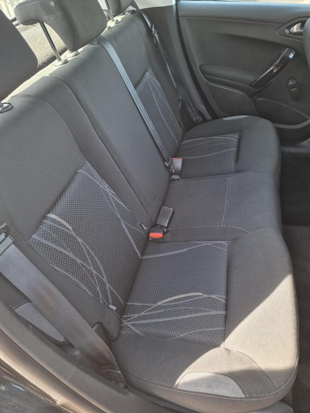 
								Peugeot 208 2013 1.2L Manual Black full									