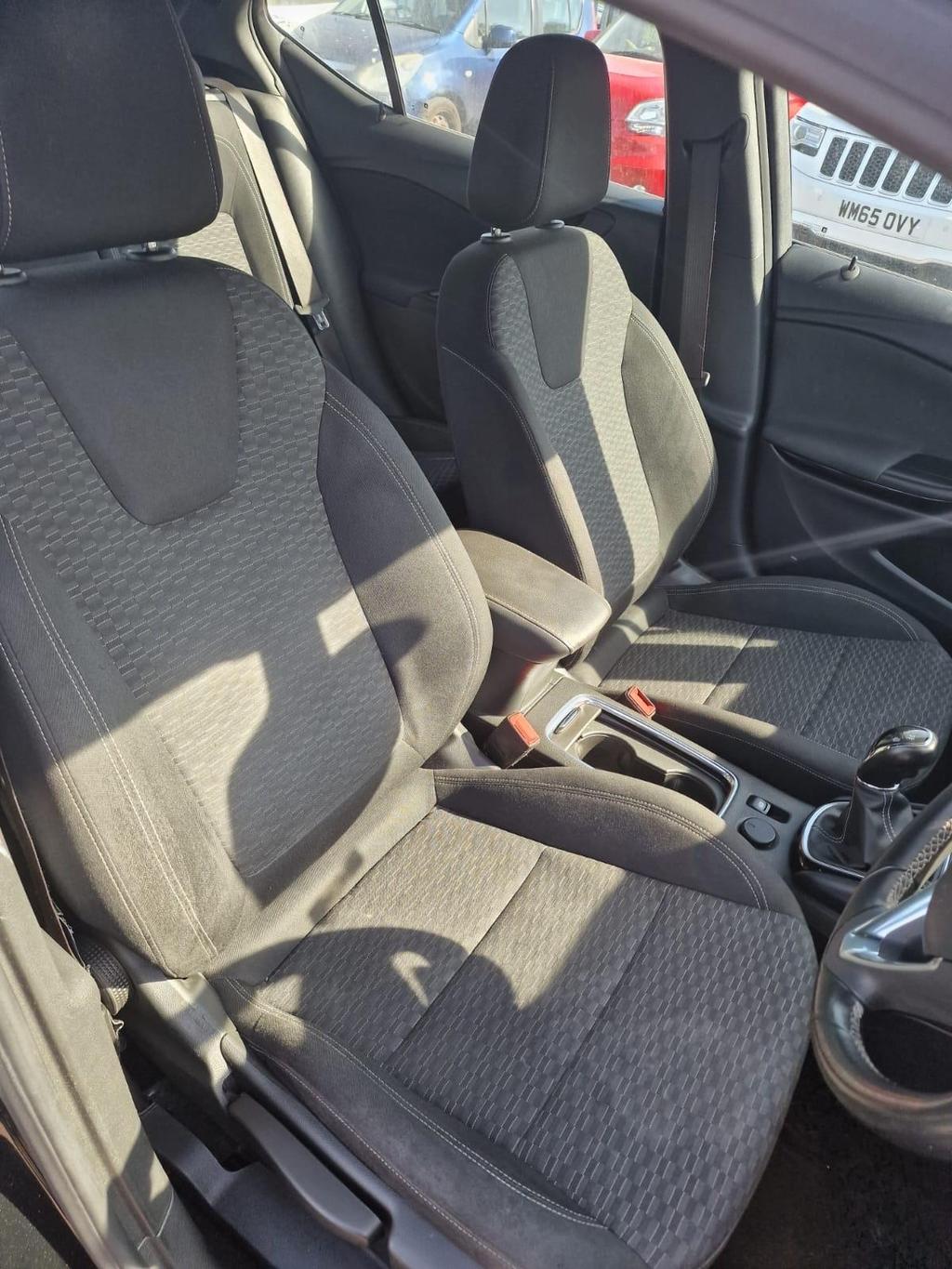 
								Vauxhall Astra 2017 1.6L Manual Black full									