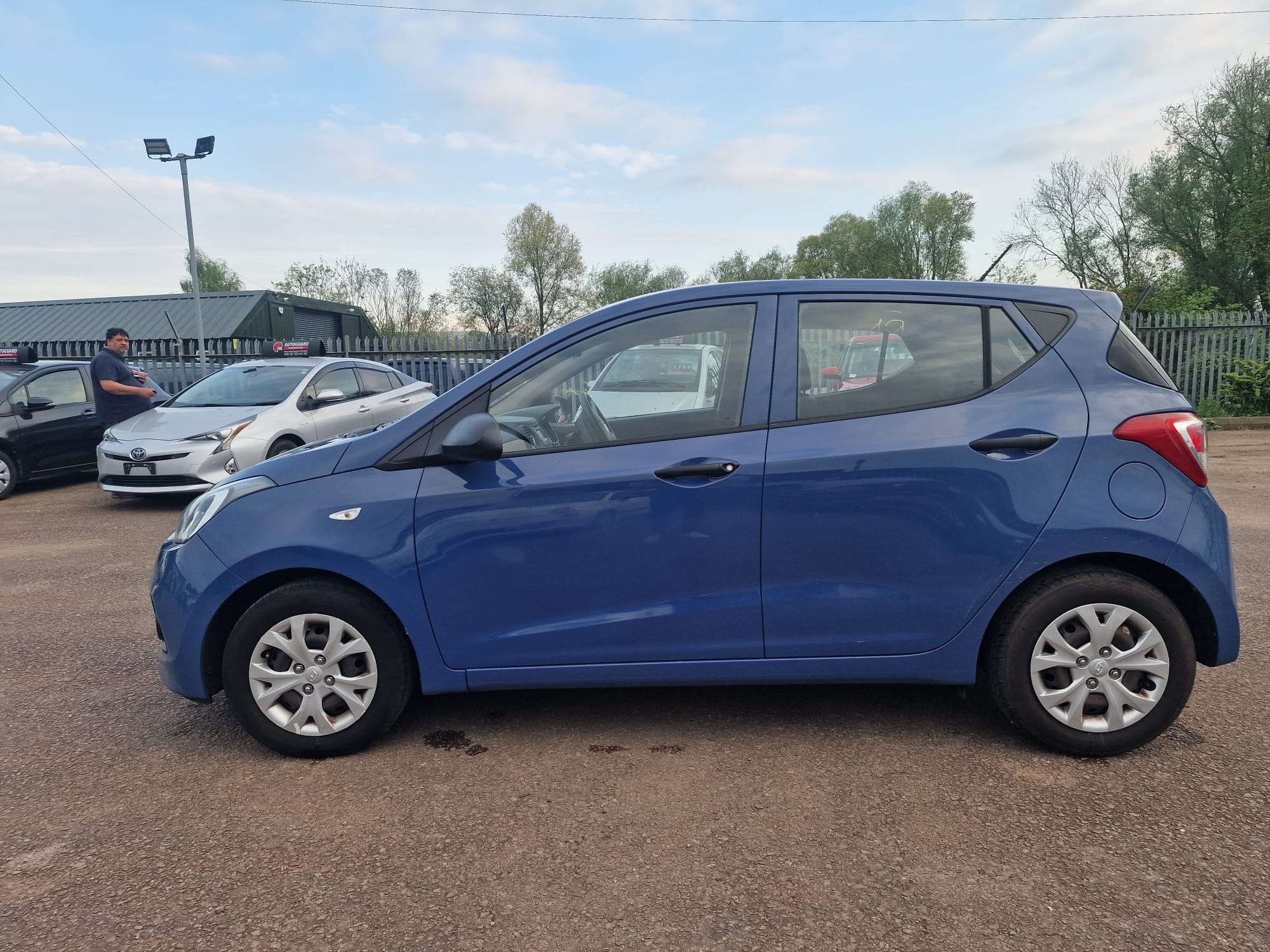 
								Hyundai i10 2016 1.0 full									