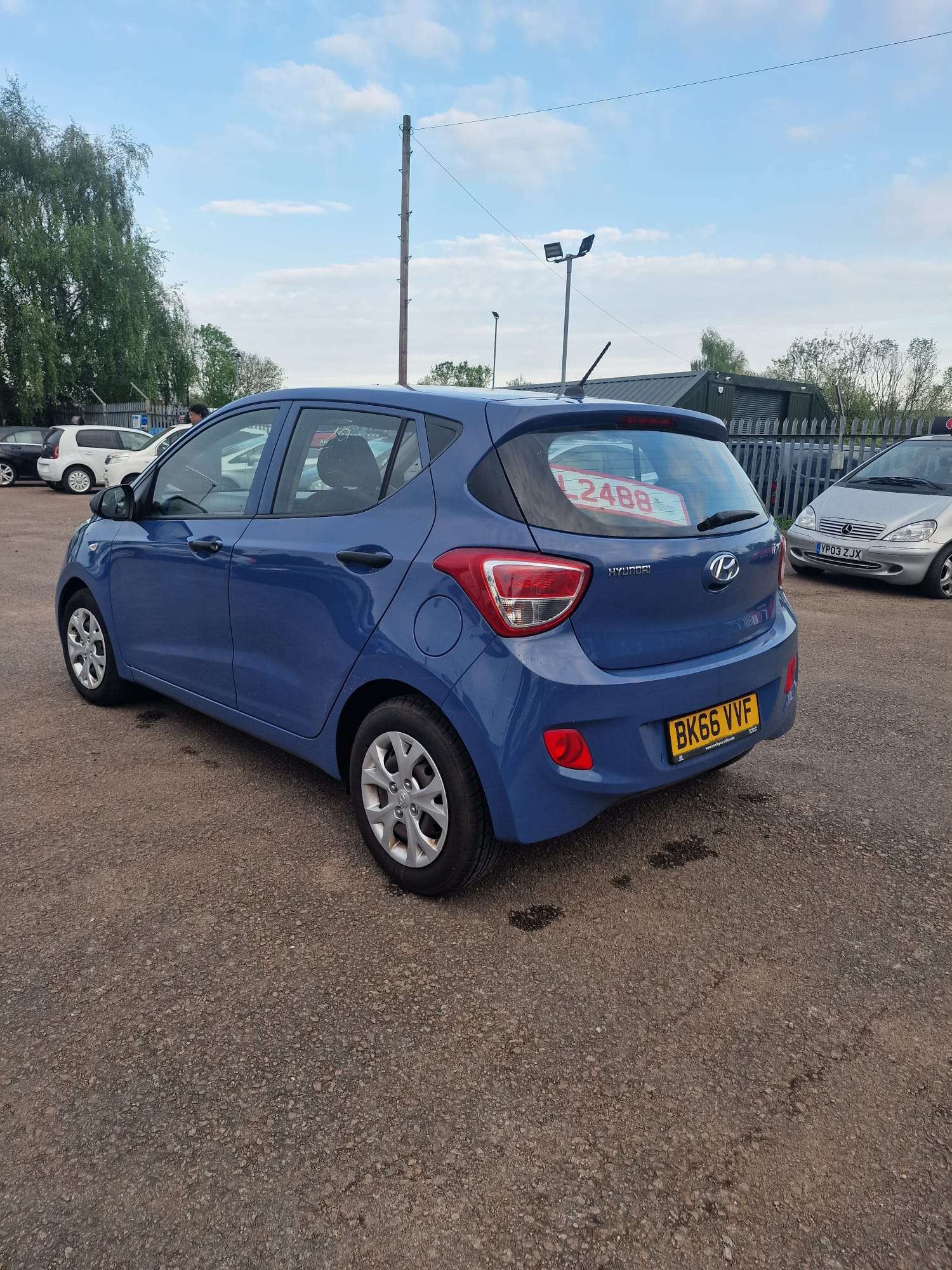 
								Hyundai i10 2016 1.0 full									