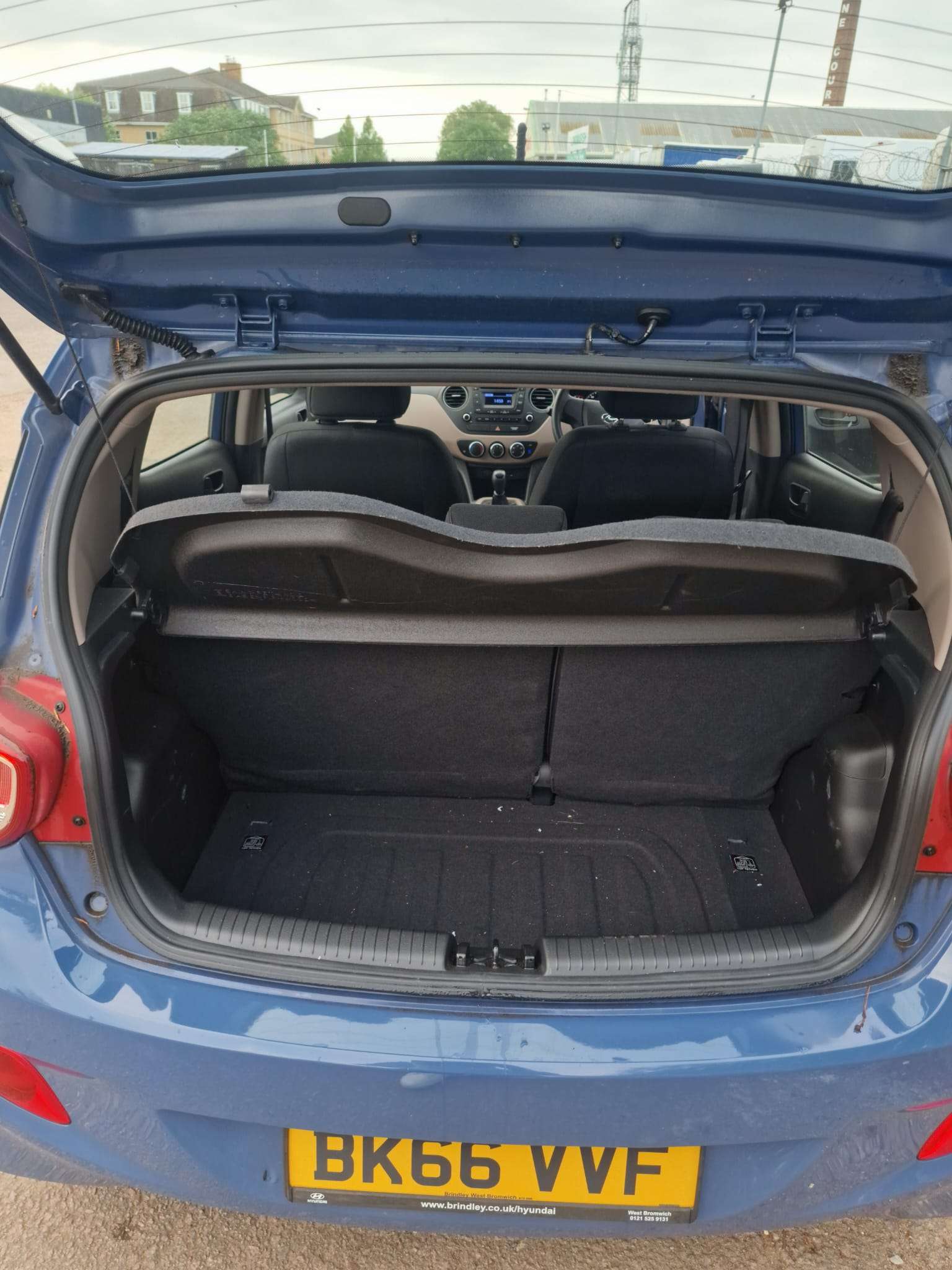 
								Hyundai i10 2016 1.0 full									