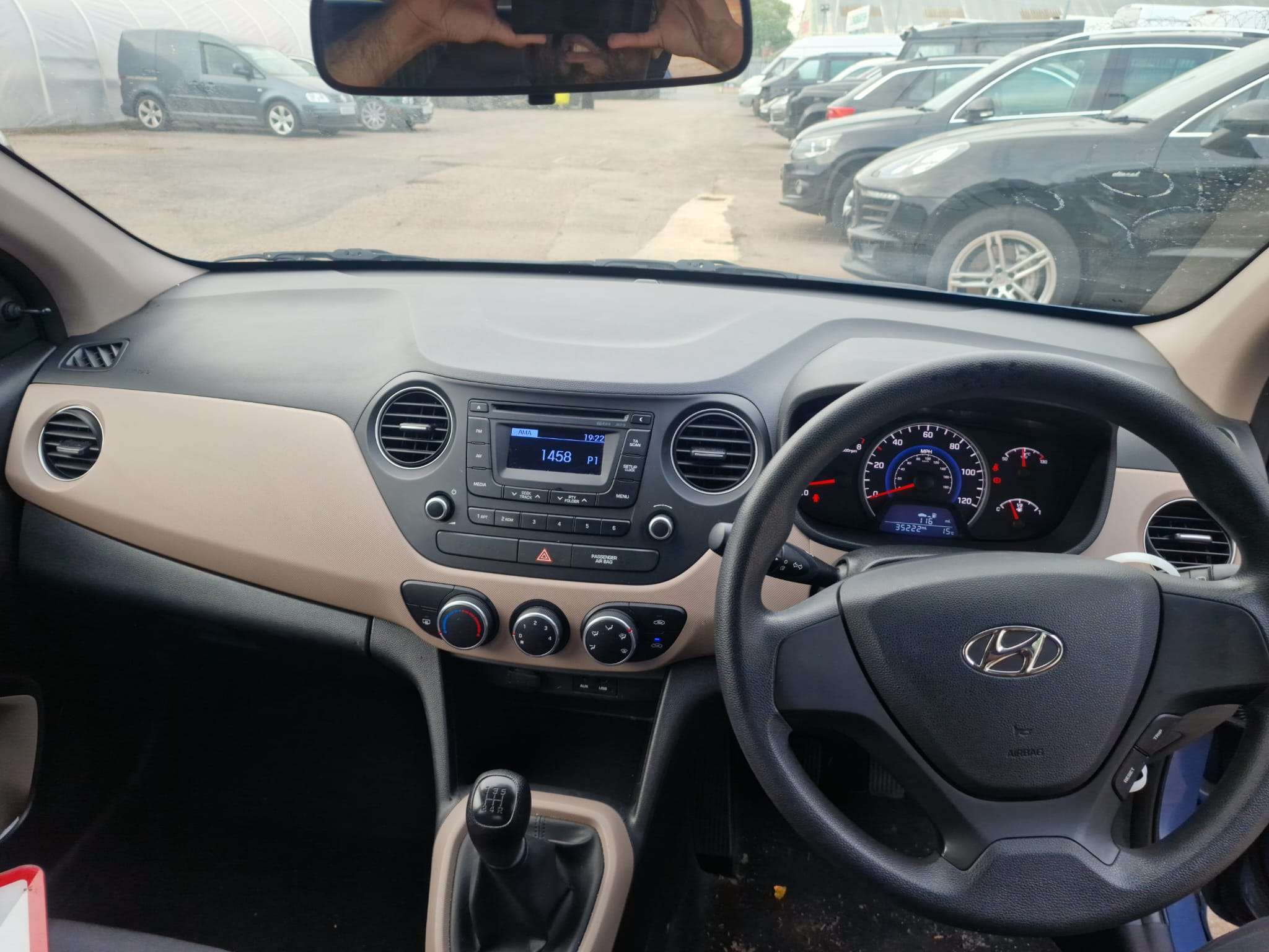 
								Hyundai i10 2016 1.0 full									