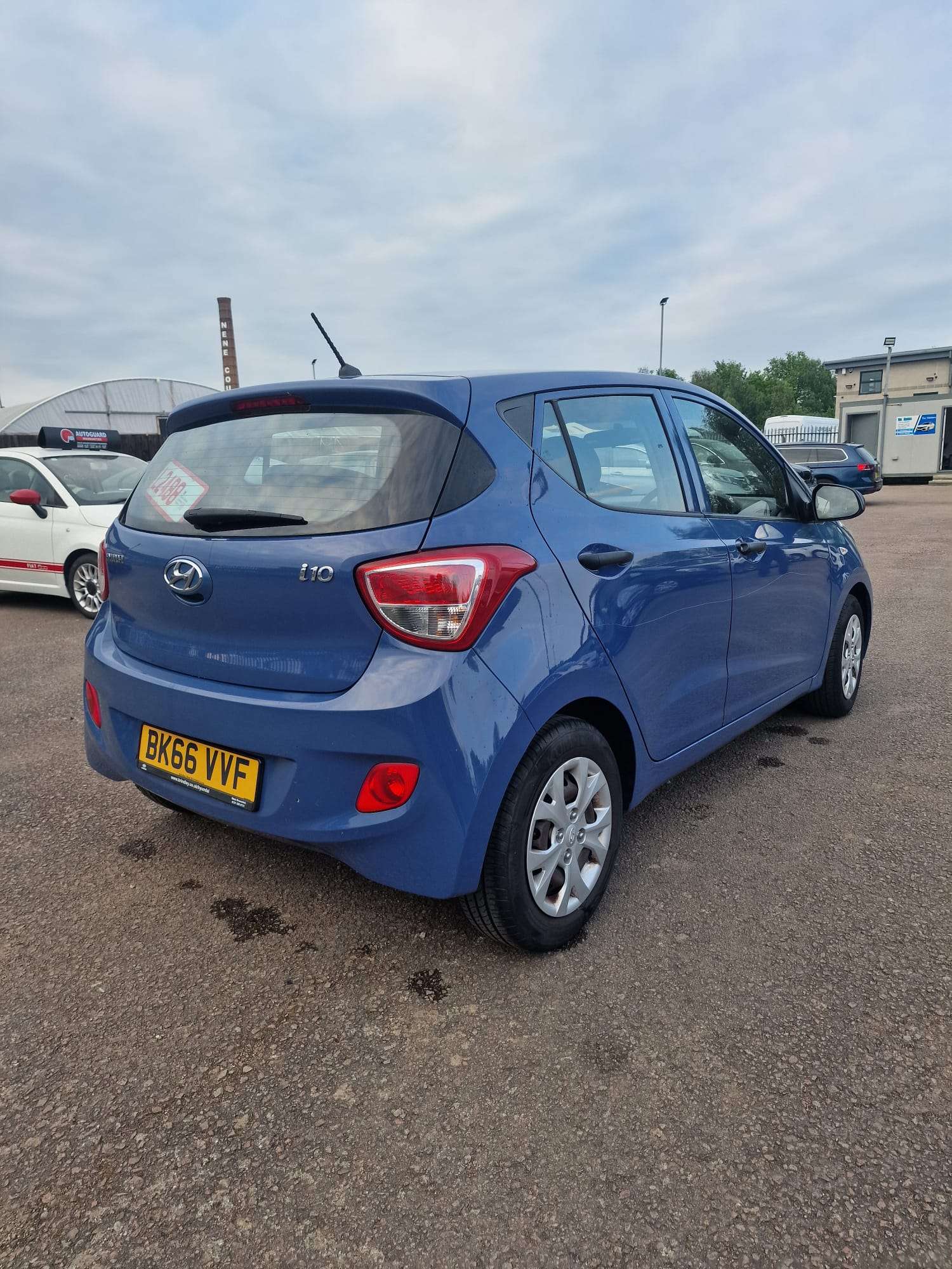 
								Hyundai i10 2016 1.0 full									