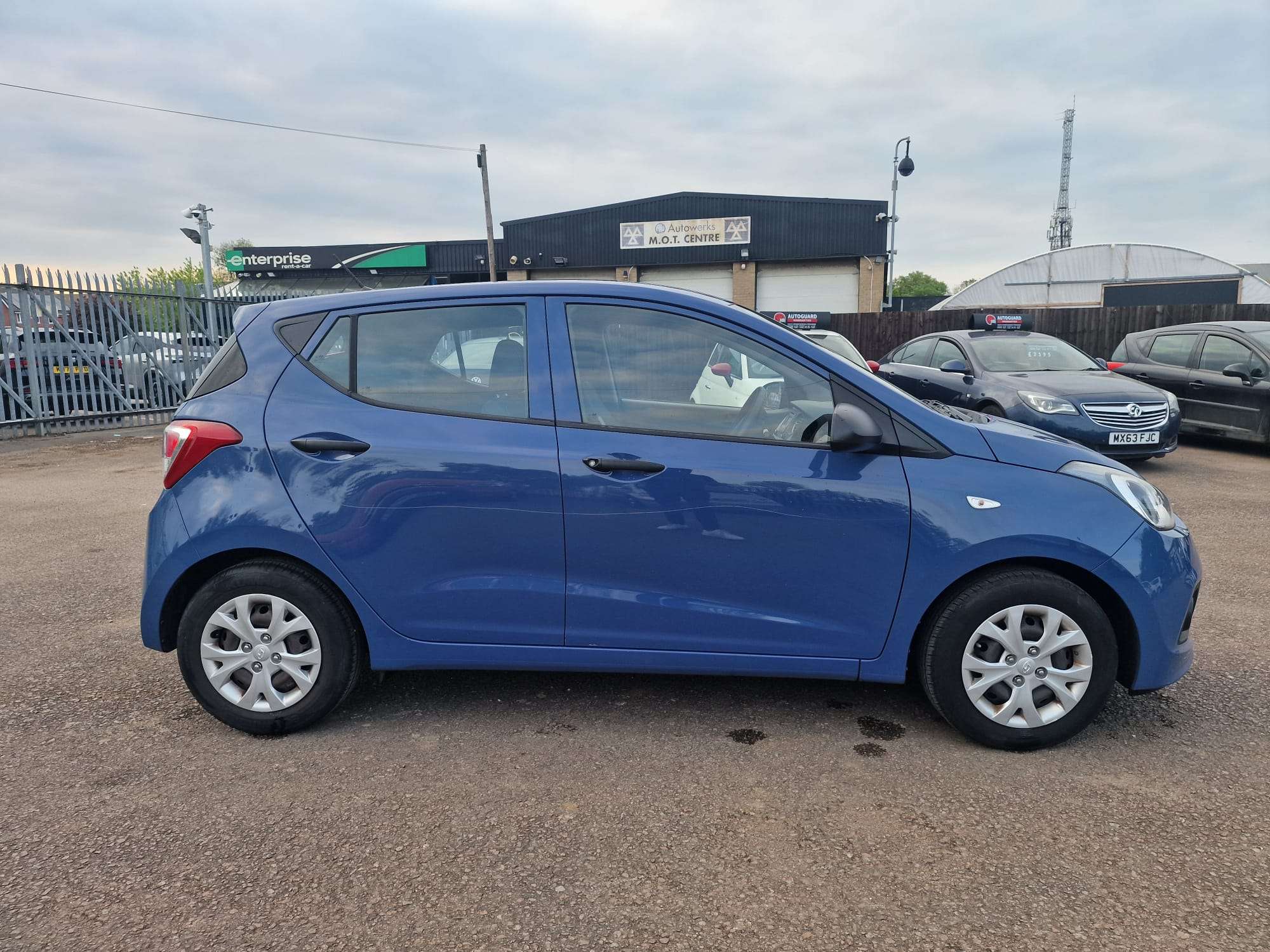 
								Hyundai i10 2016 1.0 full									