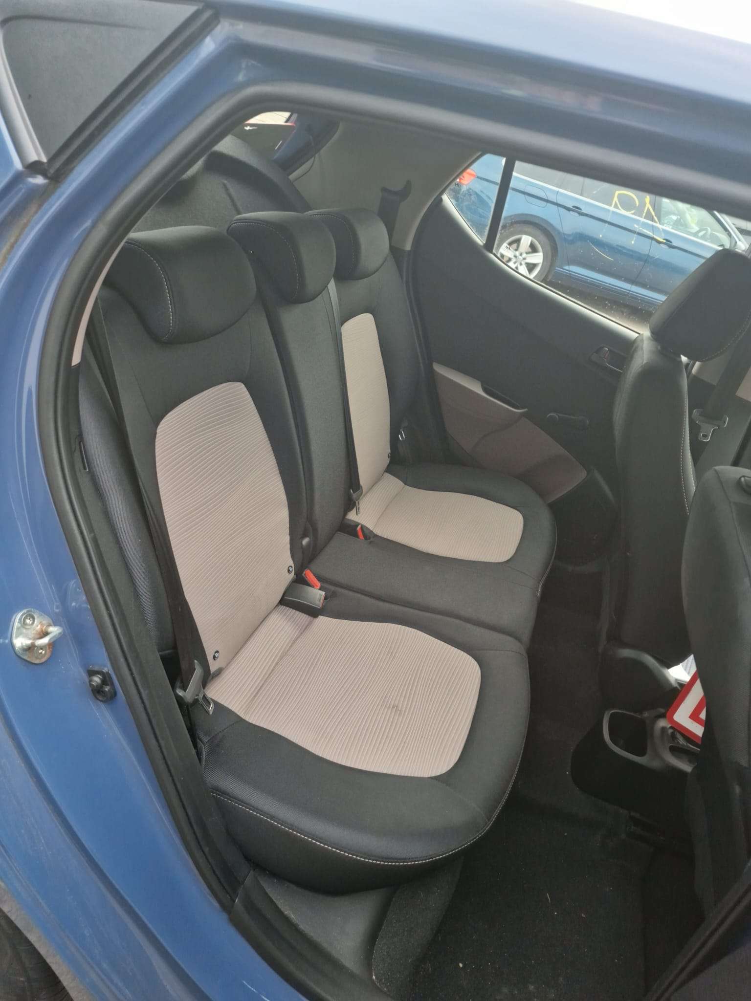 
								Hyundai i10 2016 1.0 full									
