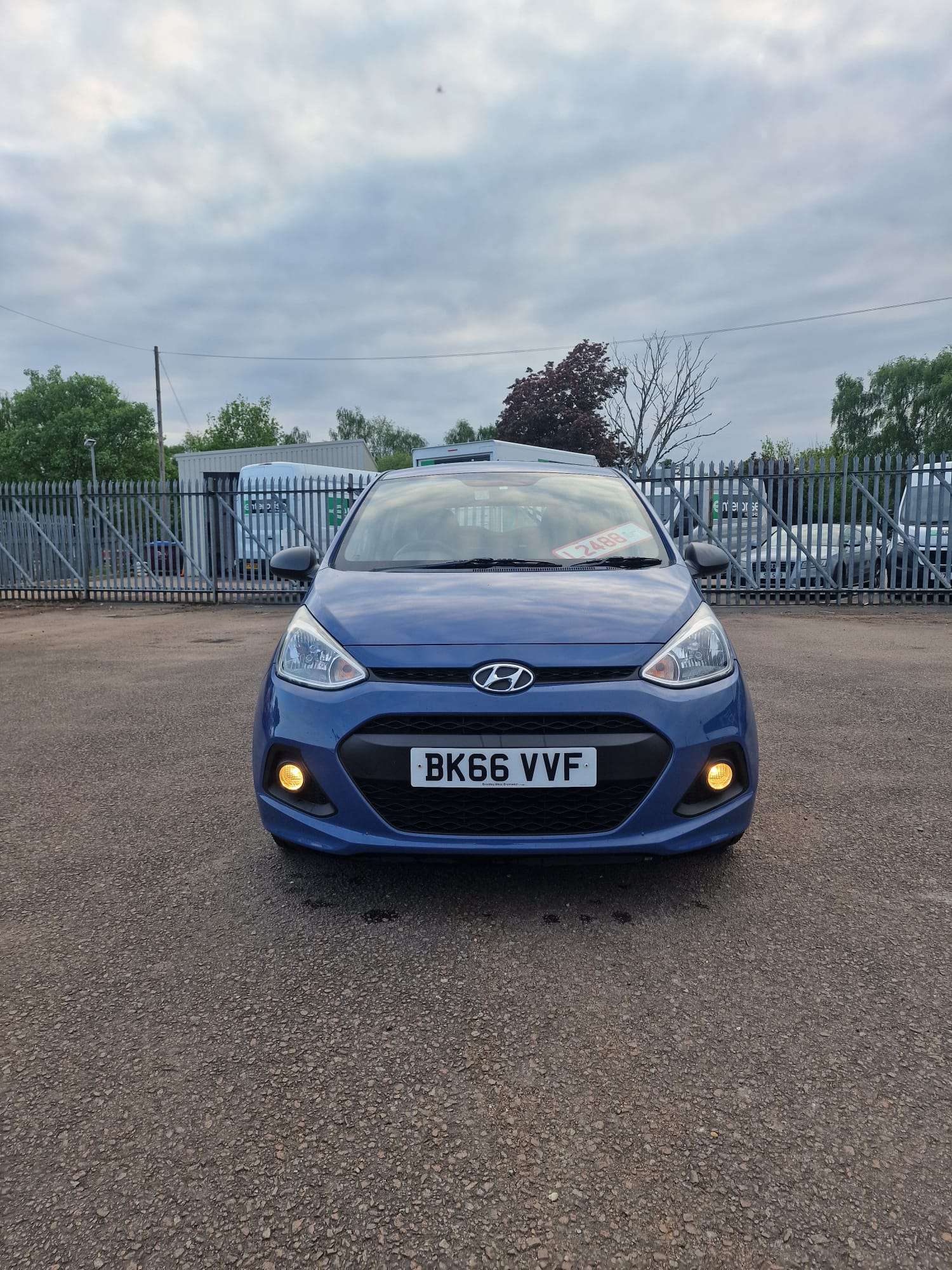 
								Hyundai i10 2016 1.0 full									