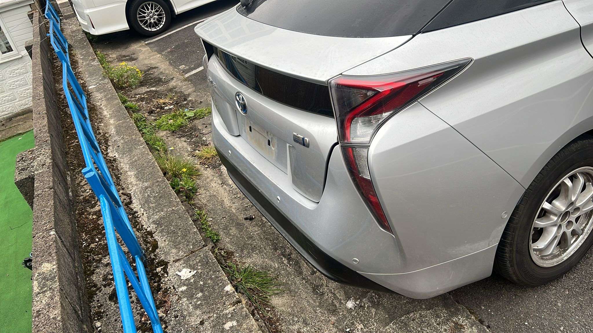 
								Toyota Prius 1.8L Auto full									