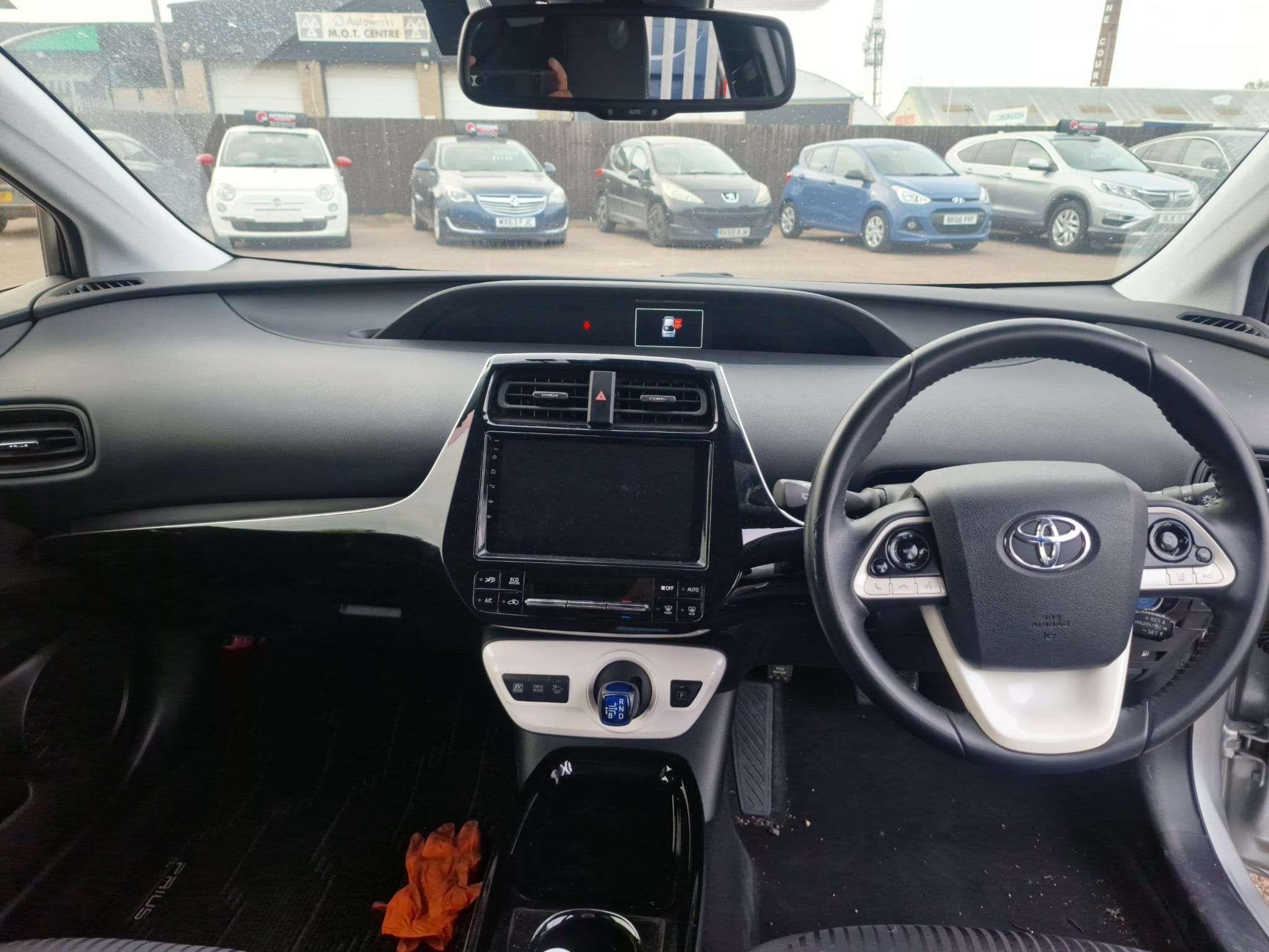 
								Toyota Prius 1.8L Auto full									
