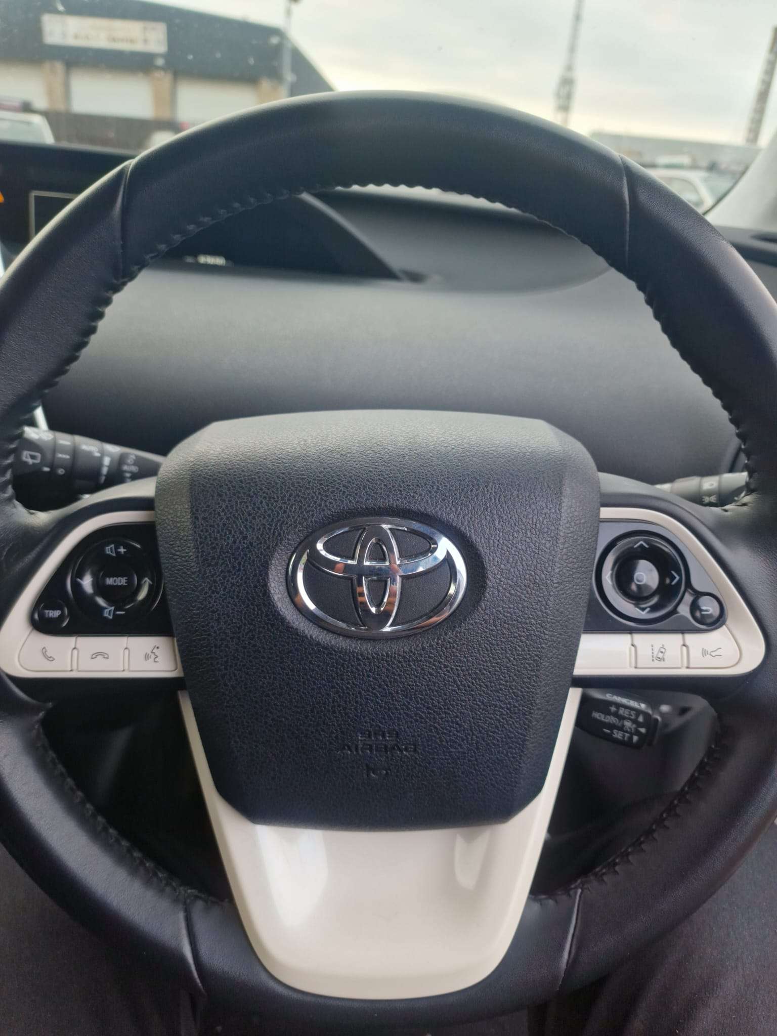 
								Toyota Prius 1.8L Auto full									