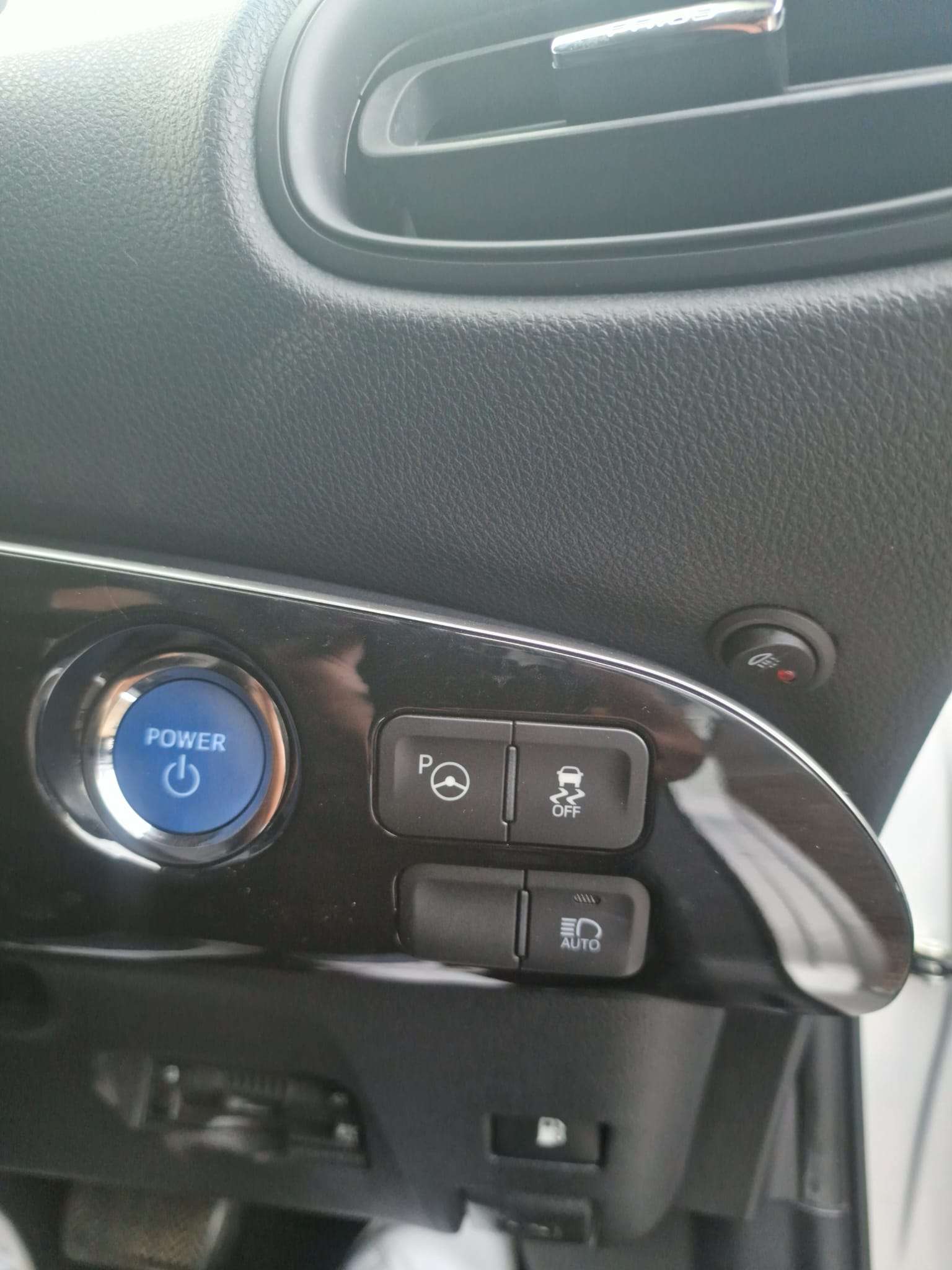 
								Toyota Prius 1.8L Auto full									