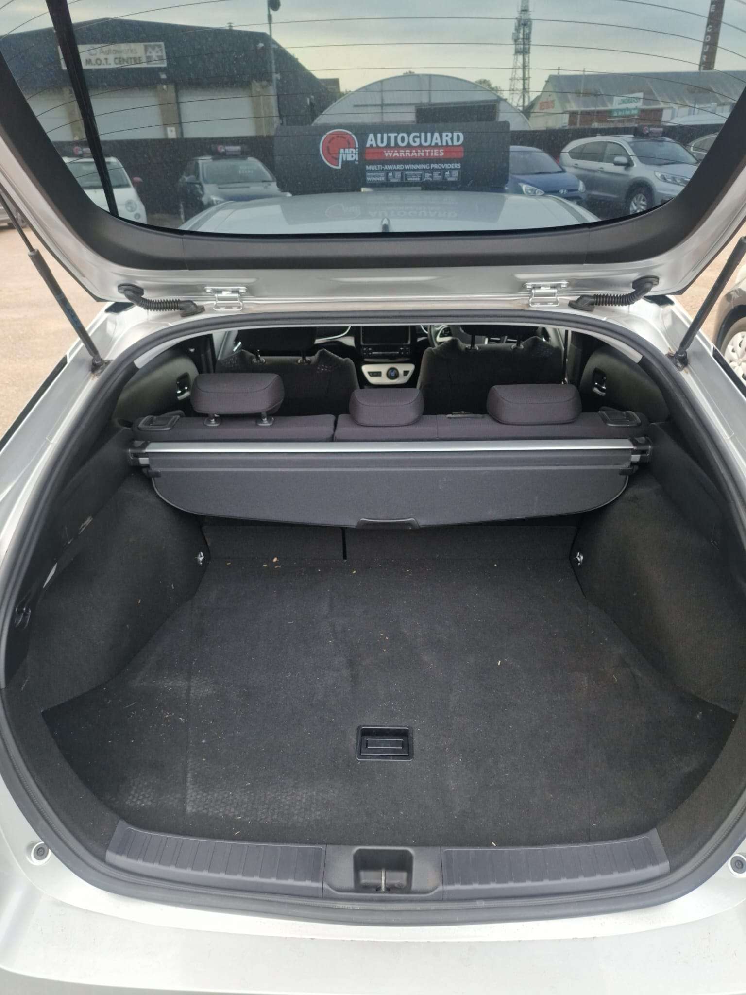
								Toyota Prius 1.8L Auto full									