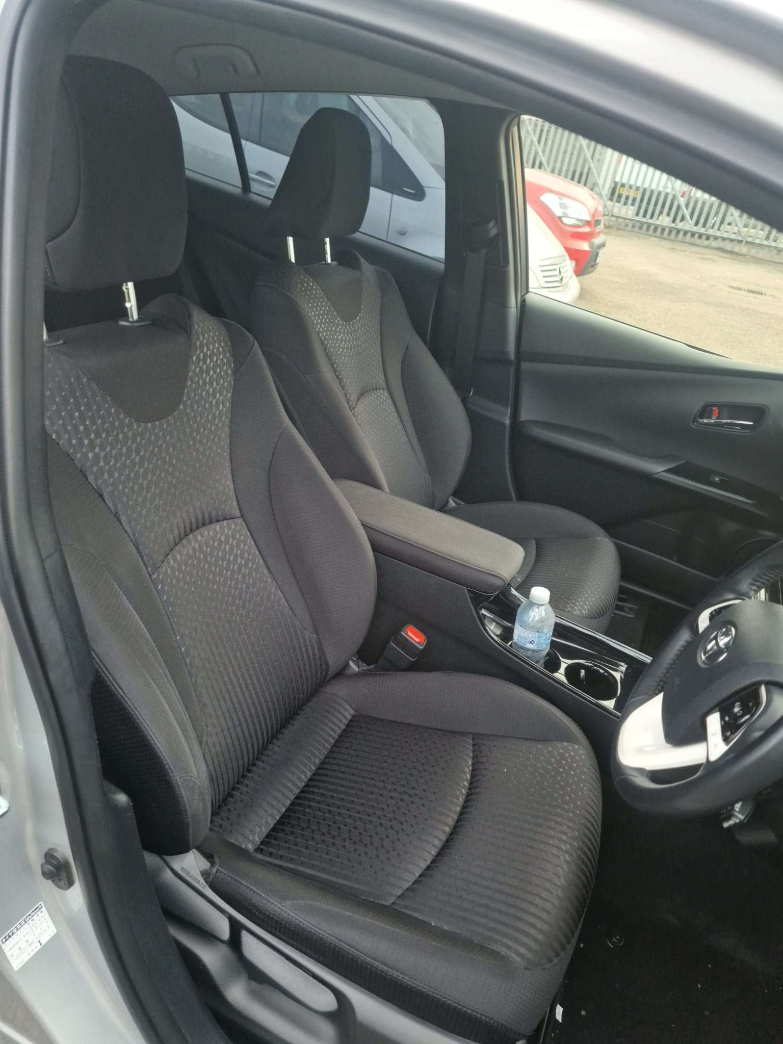 
								Toyota Prius 1.8L Auto full									