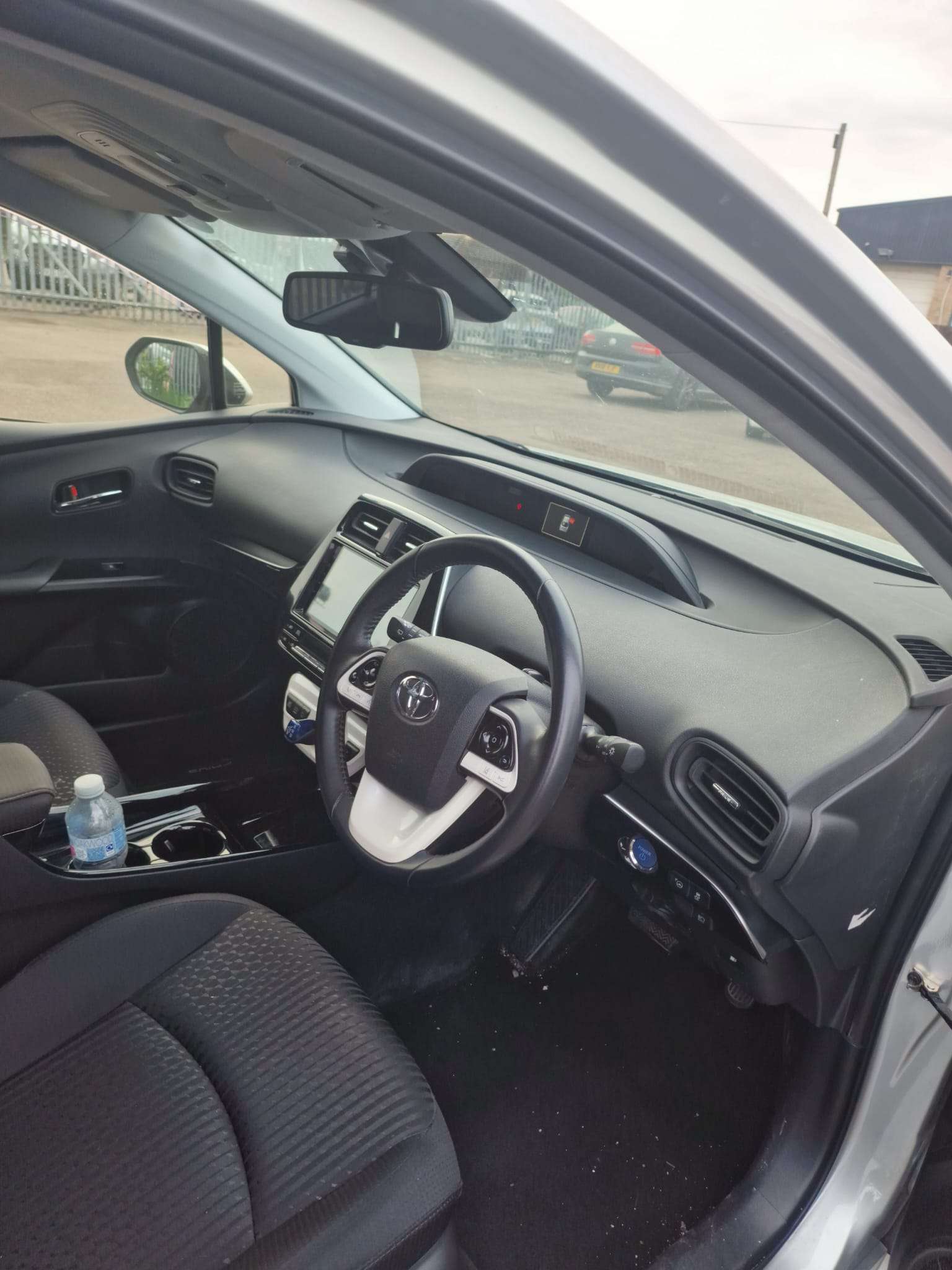
								Toyota Prius 1.8L Auto full									