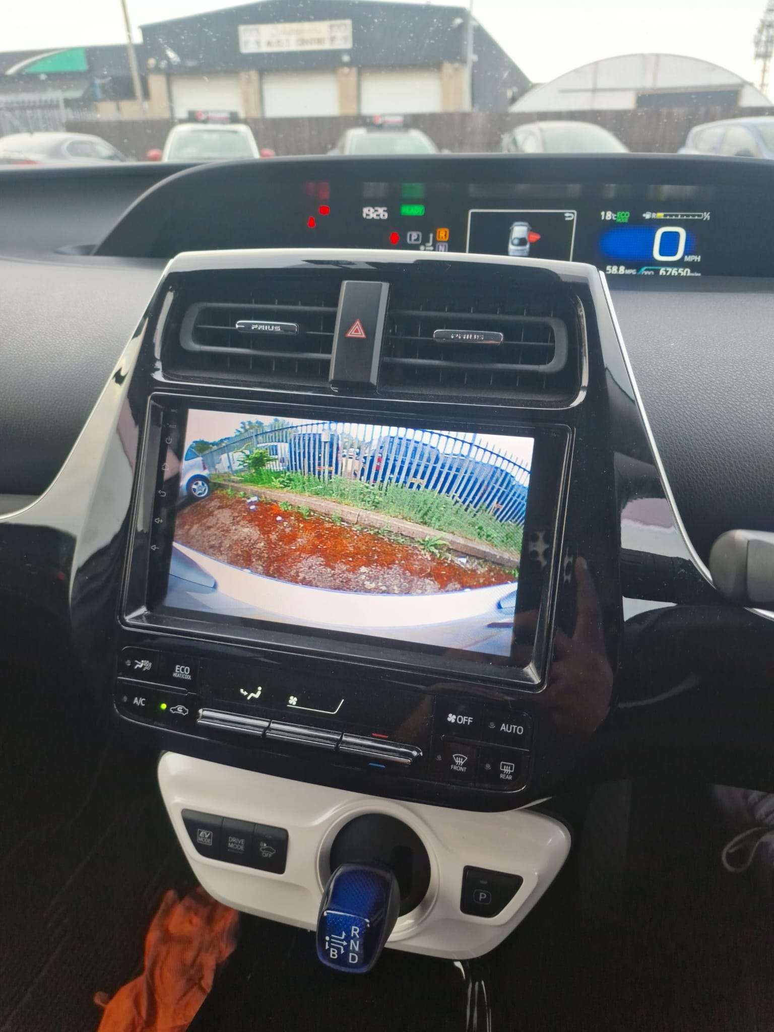 
								Toyota Prius 1.8L Auto full									