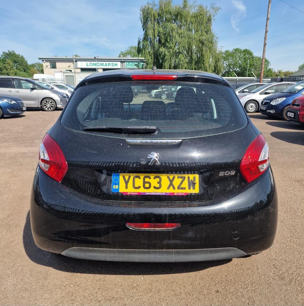 
								Peugeot 208 2013 1.2L Manual Black full									