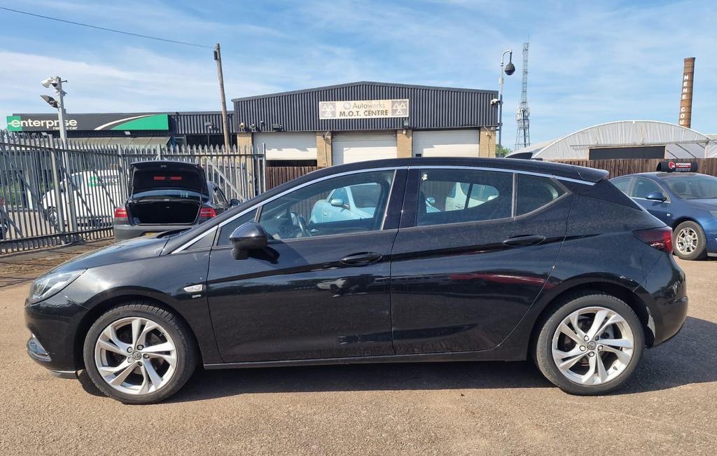 
								Vauxhall Astra 2017 1.6L Manual Black full									
