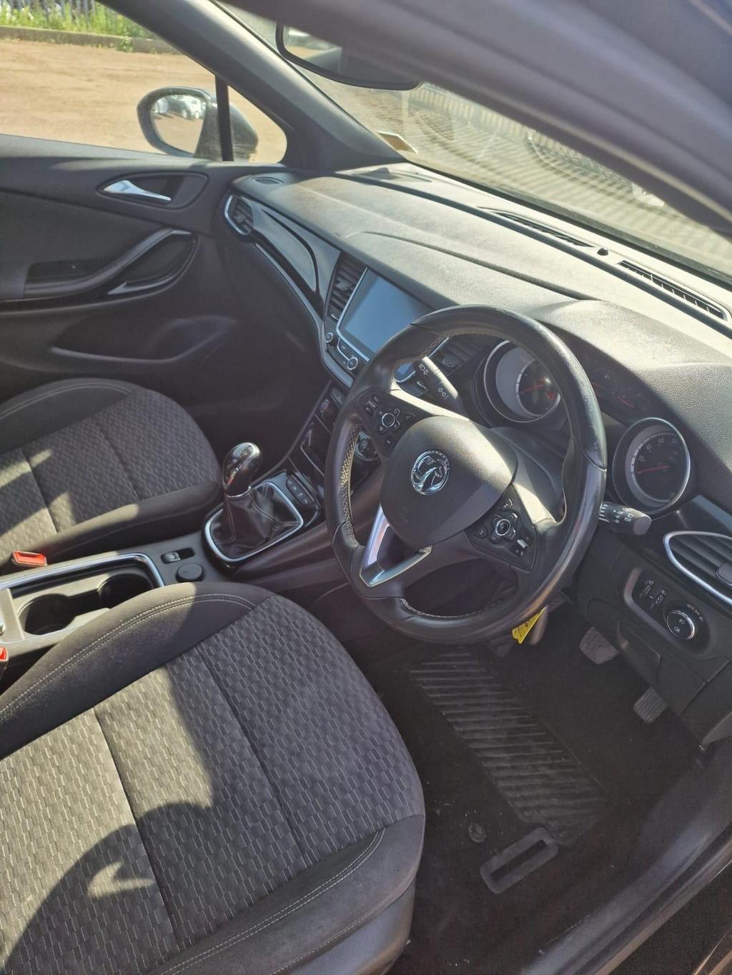 
								Vauxhall Astra 2017 1.6L Manual Black full									