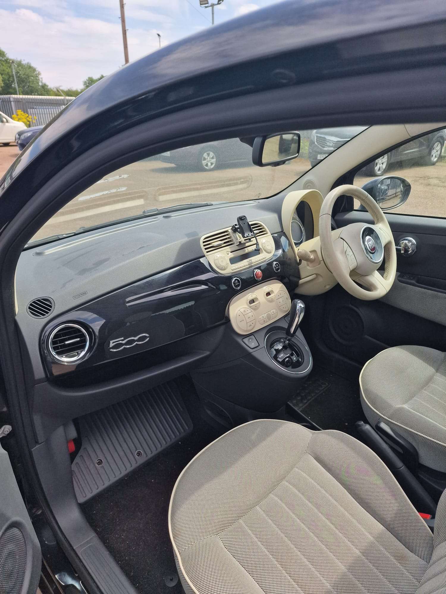 
								Fiat 500 Black 2014 Auto full									