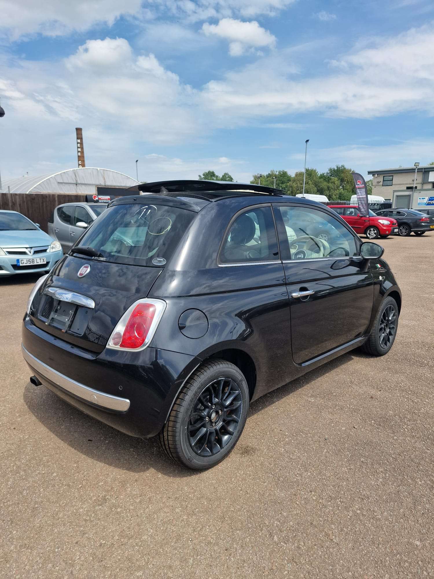 
								Fiat 500 Black 2014 Auto full									